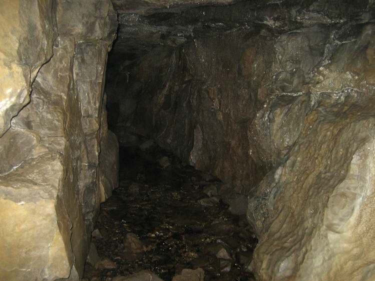 Cave Passage Slight Bend Left.JPG