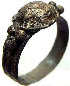 snake ring.png