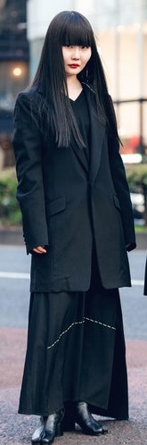 08-tokyo-fashion-week-fall-2019-street-style crop.jpg